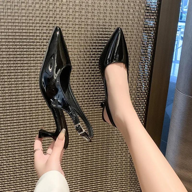 Best Selling Versatile Women's Shoes Solid Color Pointed Toe Low Heel Back Strap Comfortable Toe Slotted Buckle Women's Shoes