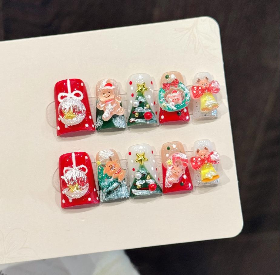 10PCS Christmas Artificial Nails with Duckbill Design Holiday Theme Press on Nails for Women Girls Festive Party Nail Art Decoration