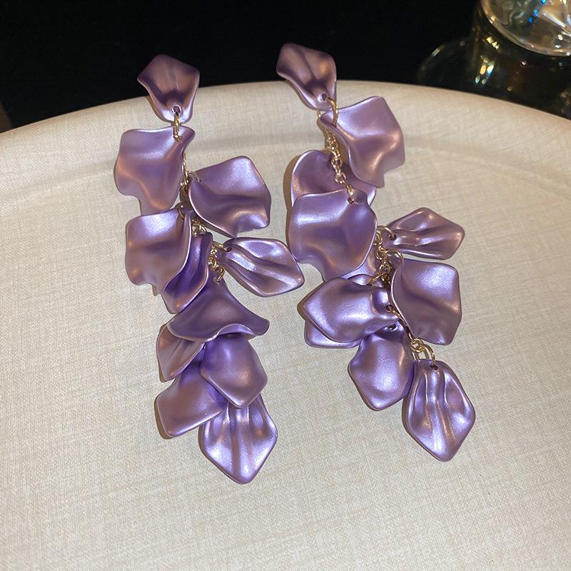 Длинные стальные серьги в форме лепестков роз: Шикарный, стройнящий дизайн с европейским и американским колоритом