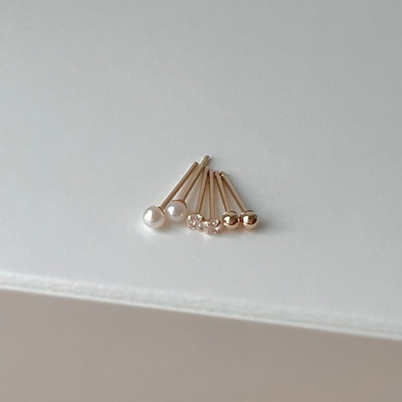 Тауп [Эксклюзив] Мини-серьги из 14-каратного золота - Шарики 2 мм, Кубический цирконий, Серьги с жемчугом пресноводным