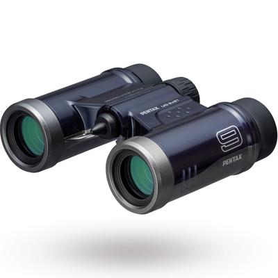 Бинокль PENTAX UD 9x21 Navy обеспечивает яркость и поле зрения Компактный корпус с крышеобразной призмой, который легко устанавливается для достижения хорошего качества изображения