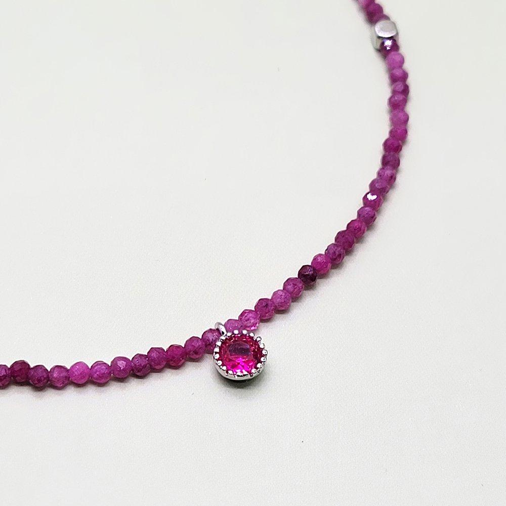 Тонкое ожерелье из необработанного рубина