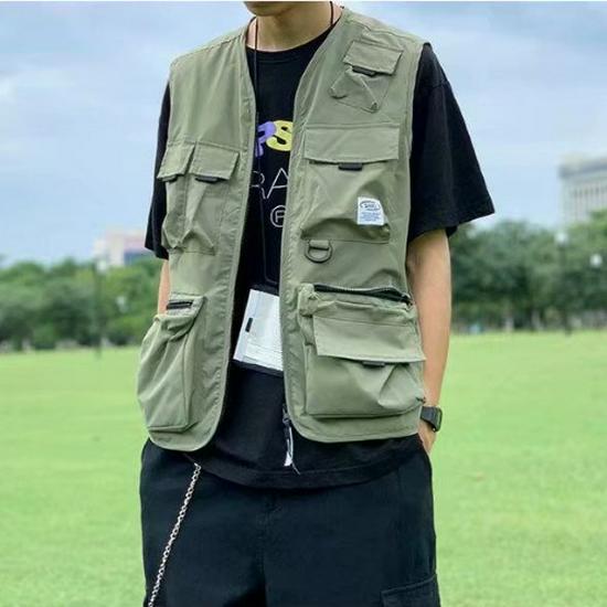 Модный жилет без рукавов унисекс с множеством карманов — осень 2023 г. в корейском и японском стиле