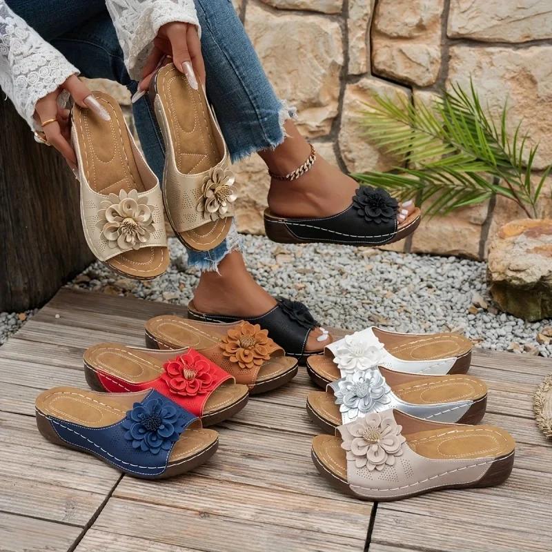 Модные женские тапочки Элегантные тапочки на низкой платформе 2025 Новые повседневные туфли на танкетке Женские летние сандалии на мягком каблуке Модные шлепанцы Женские