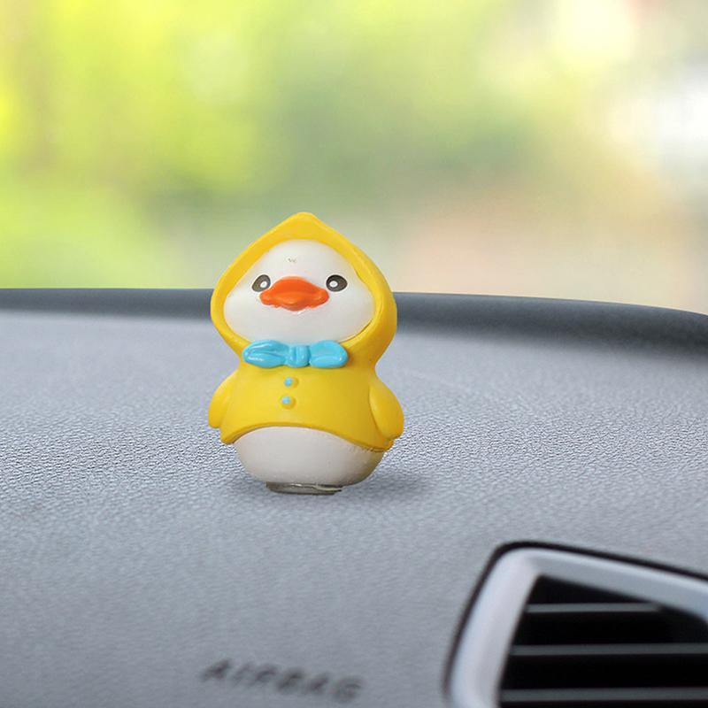 Мультяшная маленькая желтая утка, модель автомобиля, украшение центральной консоли, милые украшения для автомобиля, аксессуары для украшения приборной панели салона автомобиля
