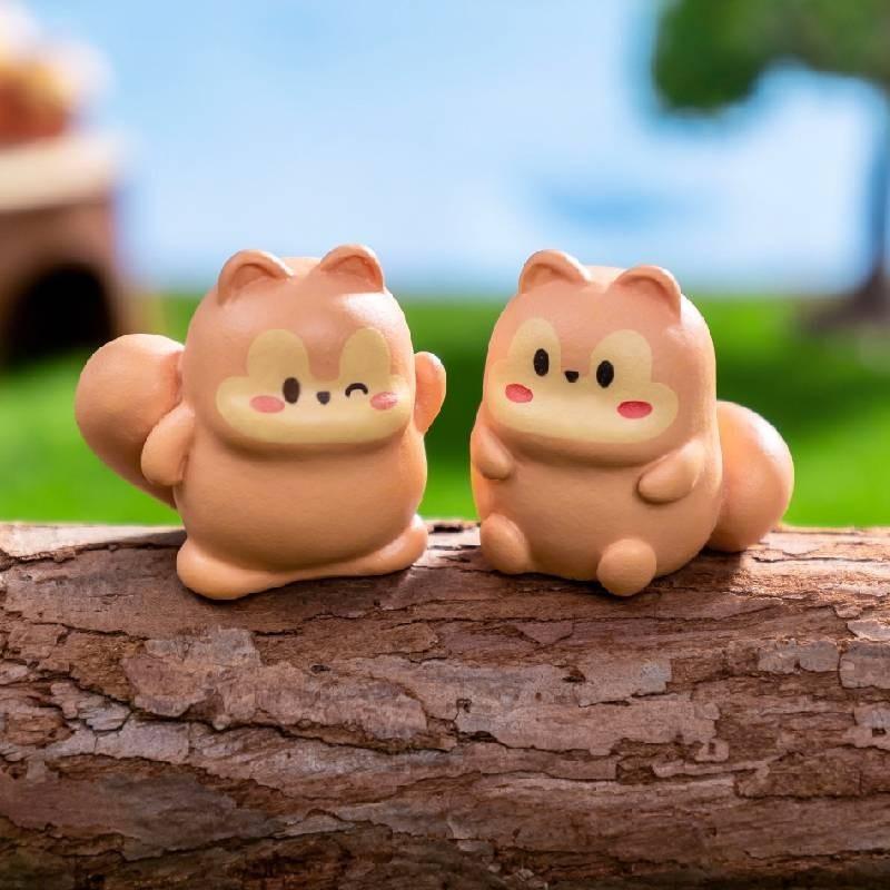 Adorable Forest Squirrel Resin Figurine For Creative Miniature Garden Decor