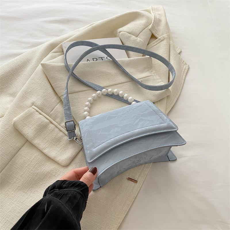 Мода 2025 лето новый модный дизайн на одно плечо через плечо зарубежный стиль однотонный ретро свежий жемчуг портативный через плечо