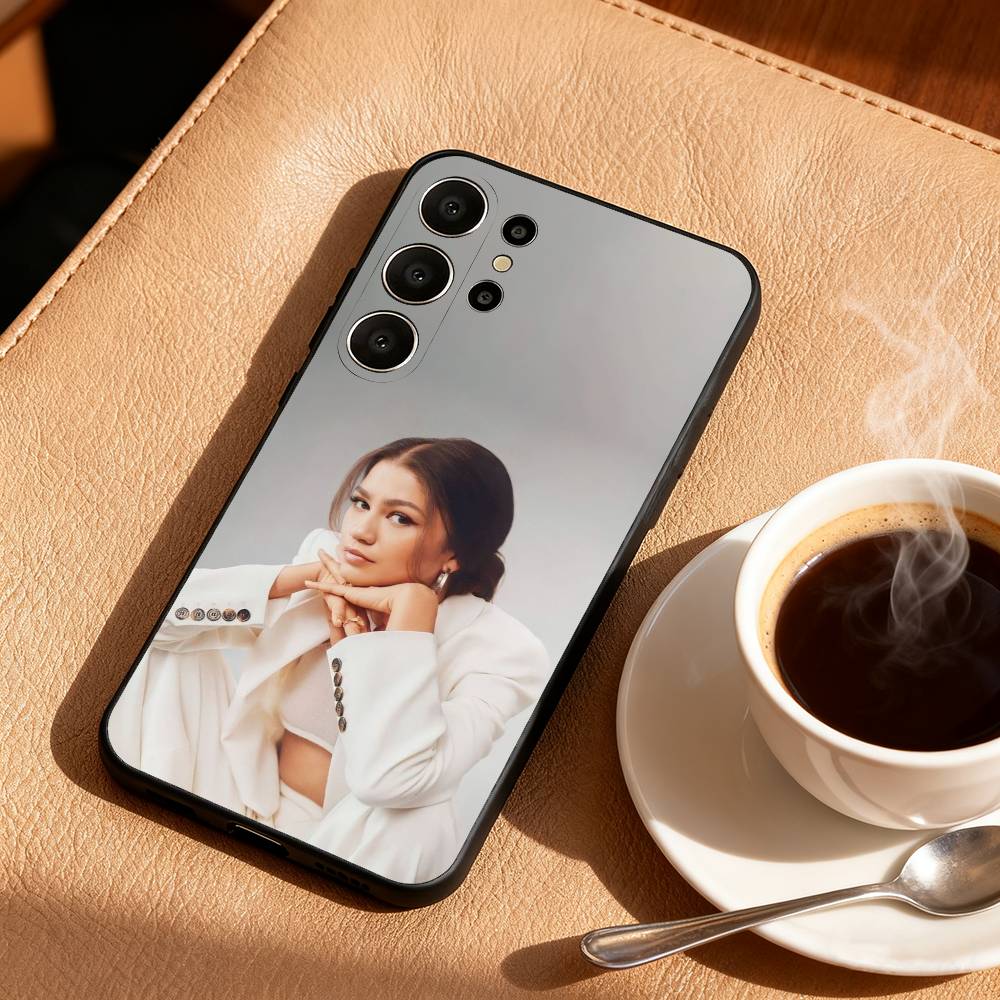 Чехол для телефона Z-Zendaya для Samsung S26, S25, 24, 23, 22, 30, 21, 10, 9, Ultra, Plus, Lite, FE Мягкий черный чехол
