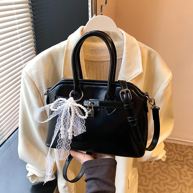 Super Fire Small Bag Women's Spring and Summer 2025 New Versatile Shoulder Messenger Bag Casual Niche Design Portable Leisure Bag