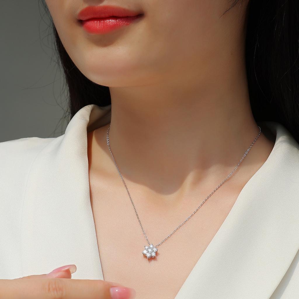 Trend 925 Silver Snowflake Necklace For Women Does Not Fade, Temperament Gives Gifts Moissanite High-End Collarbone Chain