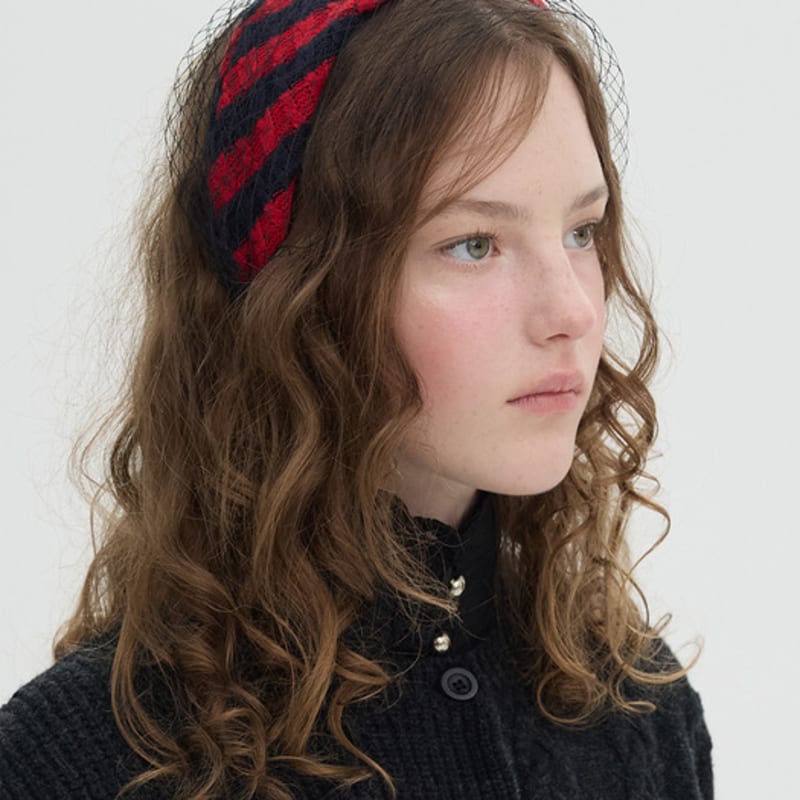 Коричневая шляпка Жоли - Красный крючок