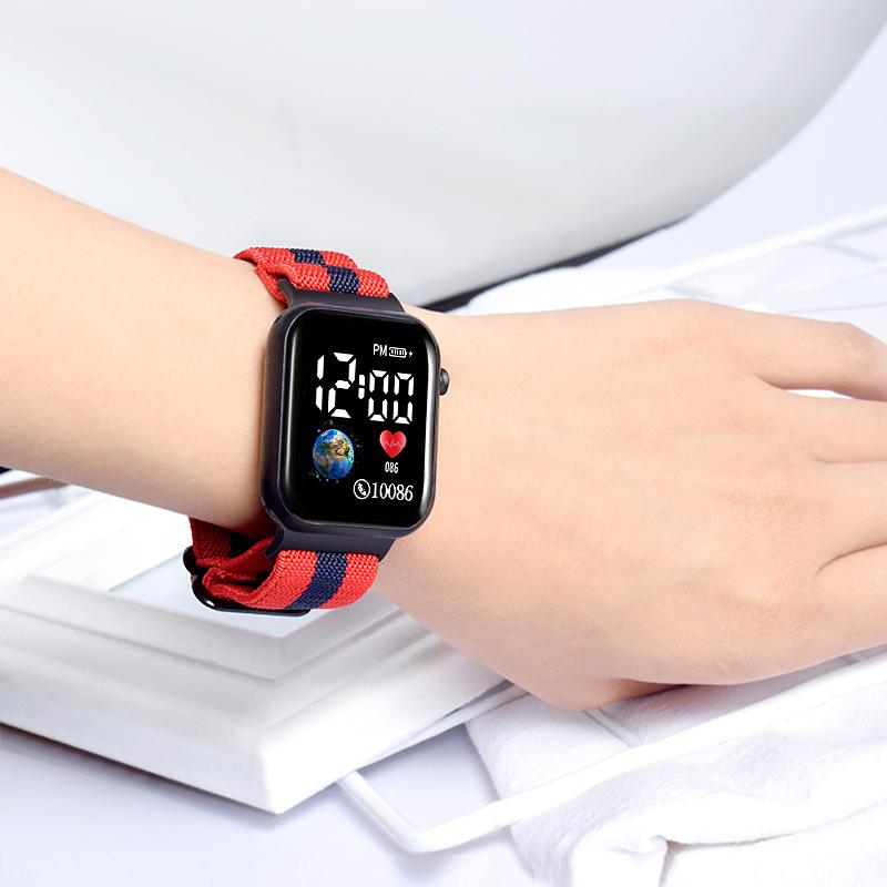 Vogue Fashion Elastic Watch Band LED Электронные наручные часы Женские многоцветные ремешки для часов Браслет Повседневные новые цифровые часы Solo Loop Strap LED Watch