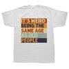 Смешно Странно Быть одного возраста со стариками Ретро Саркастические футболки Графическая новинка Креативные майки Аниме Футболка Круто