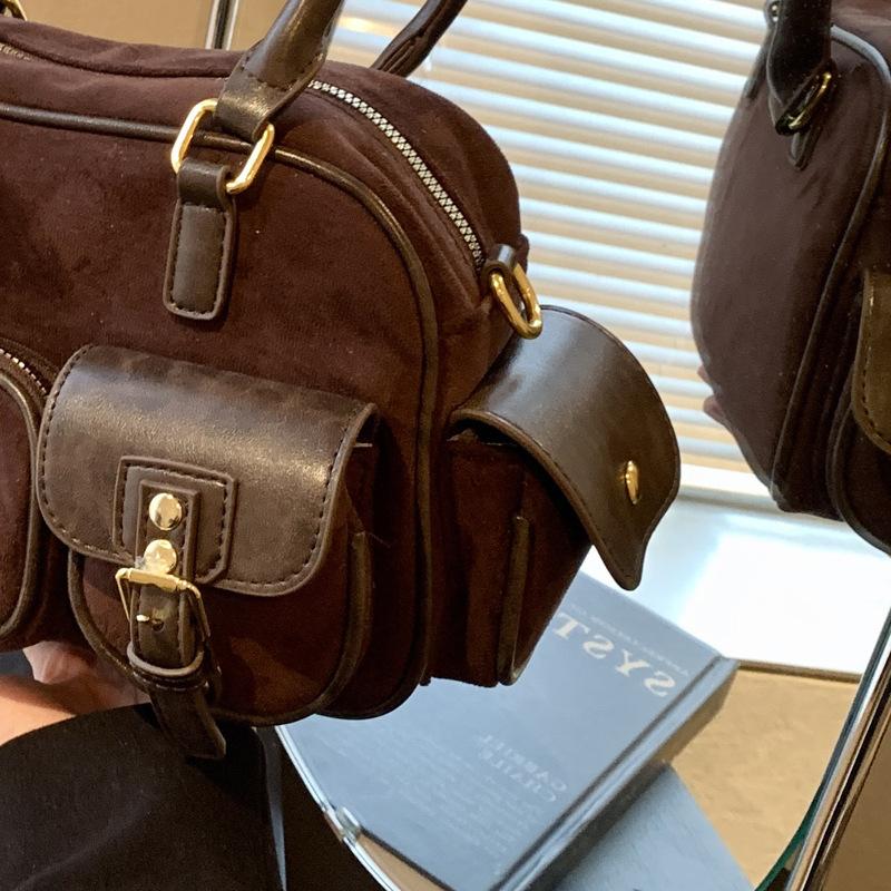 Популярная в этом году женская сумка большой вместимости 2025 новая осенне-зимняя универсальная матовая сумка-мессенджер, портативная сумка-тоут для通勤