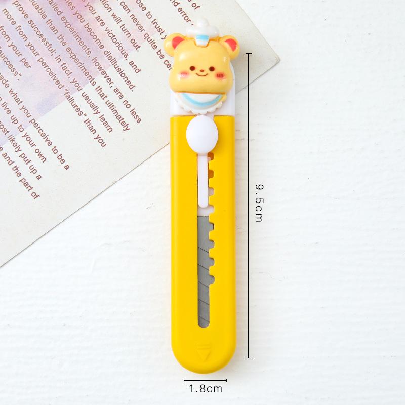 Bear Art Knife - Cute Cartoon Student Office Paper Cutter (Portable and Compact)