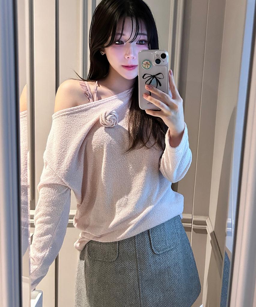 CATTLINE Loose Fit Corsage Knit Pink