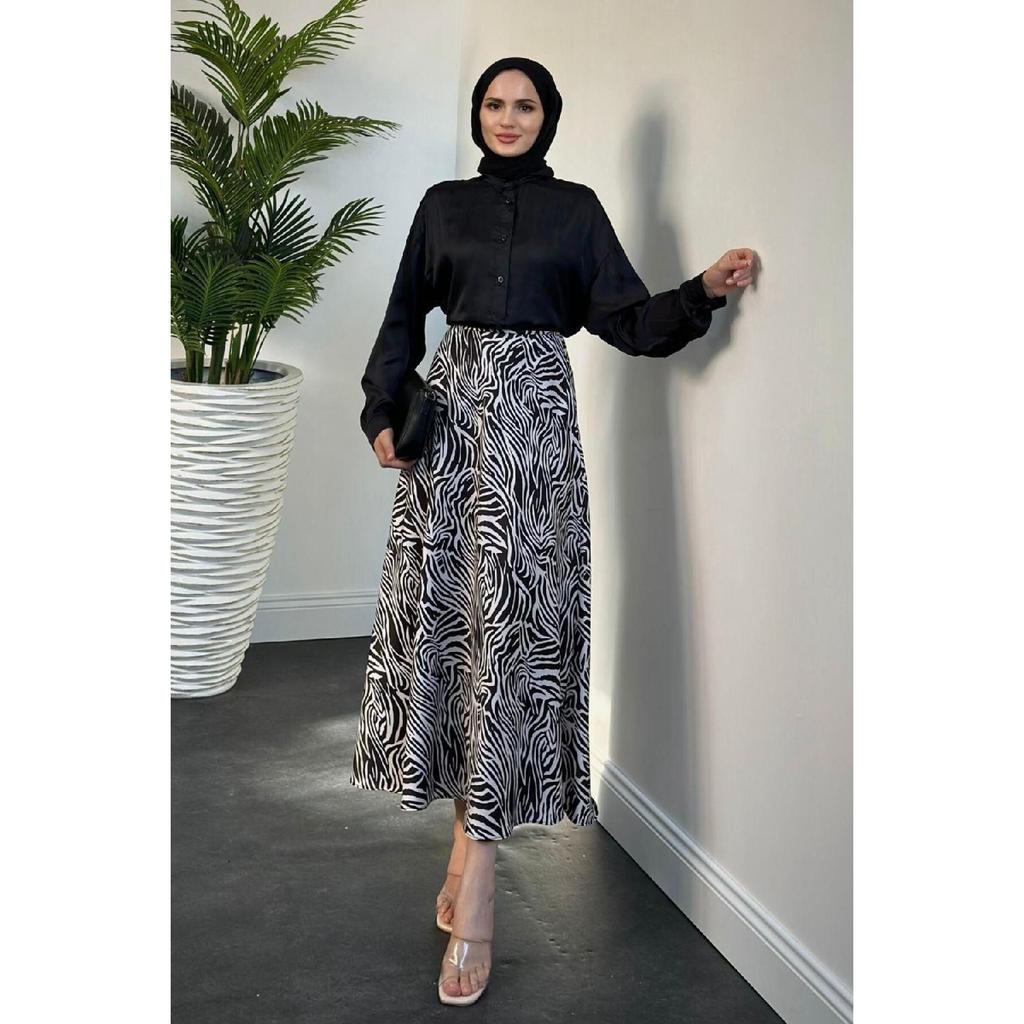 Атласная юбка с узором зебра Liliya, черная