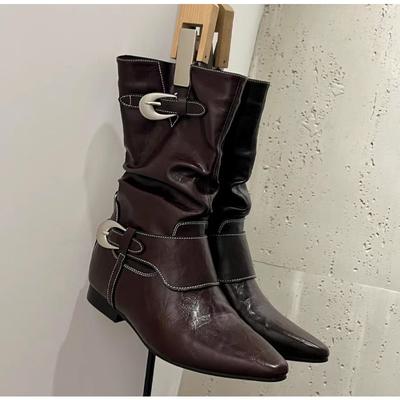 Новый стиль Роскошные Плиссированные Ботинки Рыцаря с Пряжкой для Женщин Осенние Коричневые Кожаные Ботинки до Середины Икры Женские Слипоны на Толстом Каблуке Ботинки для Верховой Езды