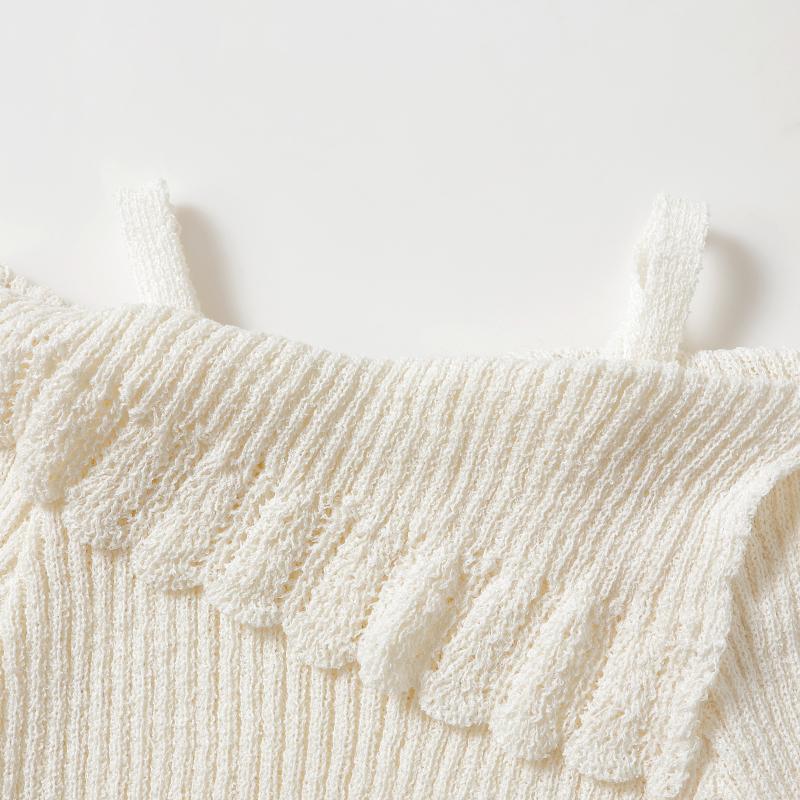 Longsleeved knitted pullover sweater