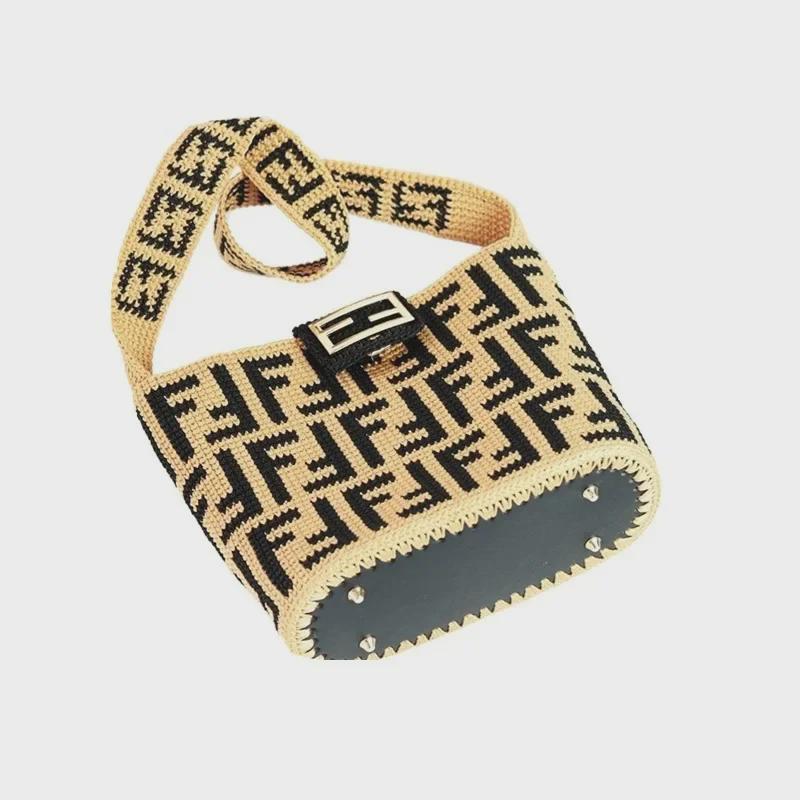 "Сумка крючком 8x26": Овальная сумка ручной работы из шерсти с кожаным дном.