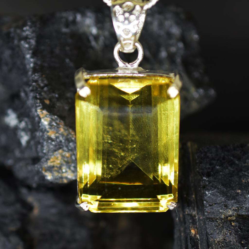 Natural Yellow topaz 925 Sterling Silver Pendant Emerald 96.35