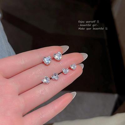 Серьги-сердечки из серебра 925 пробы с цирконием: Элегантный, модный, удобный для сна