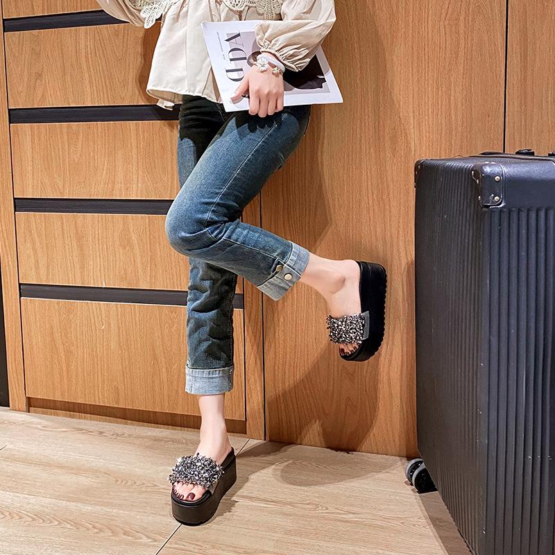 Маффиновые летние женские сандалии на толстой подошве, однословные, нескользящие, с мягкой подошвой, новинка 2025 года, женские пляжные шлепанцы с открытым носком