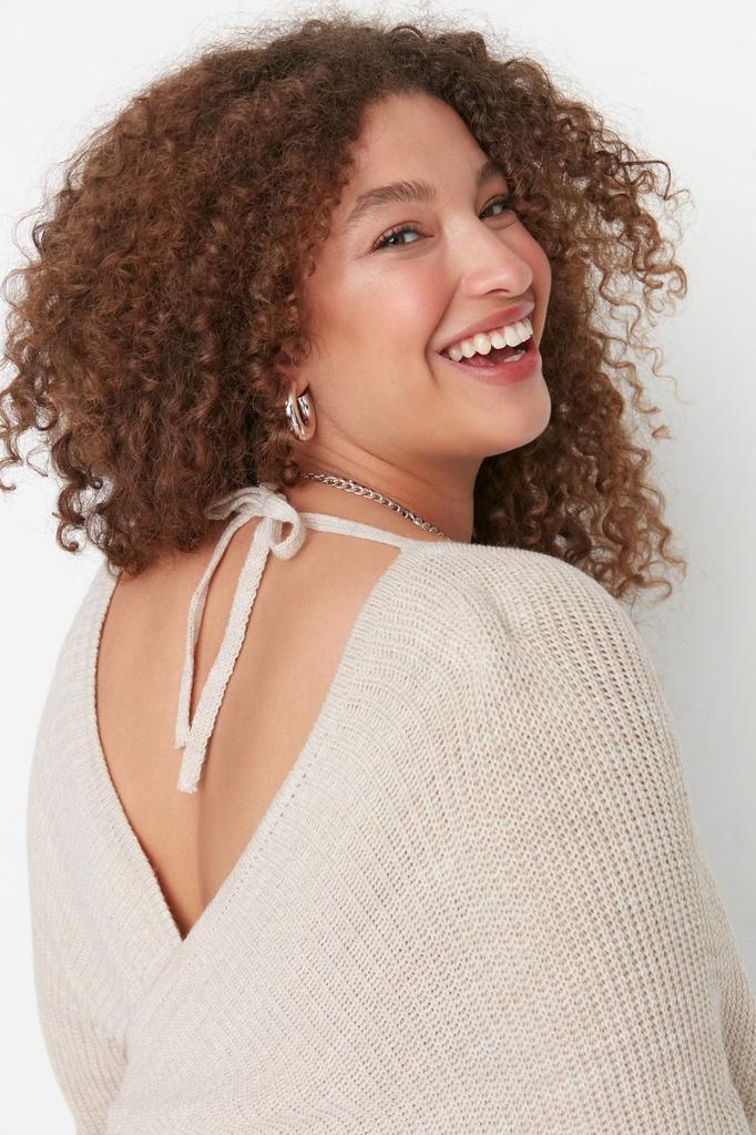 Женский стильный свитер больших размеров с каменным трикотажем