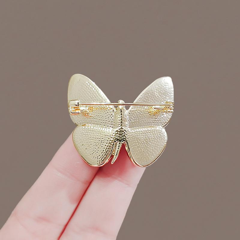 Elegant Meng Wanzhou Style Butterfly Brooch - Exquisite Women's Suit Accessory, Anti-Exposure Pin.