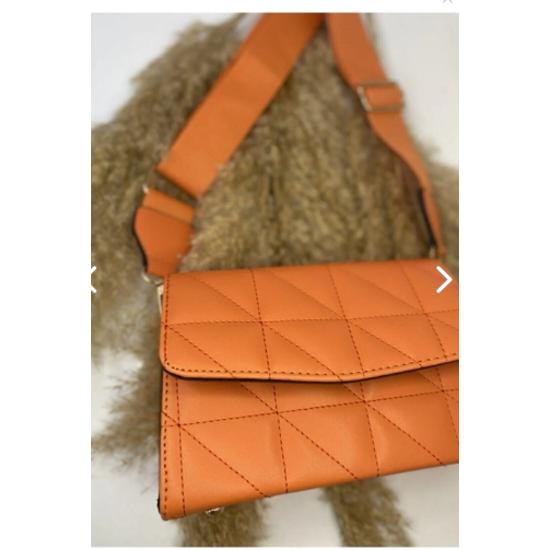 Стеганая женская сумка через плечо с оранжевым ремешком