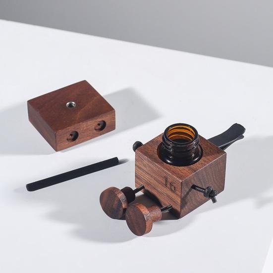 Wooden Car Air Freshener with Wobbling Legs Wind Powered Vent Clip Diffuser for Aromatherapy Handcrafted Dashboard Decoration