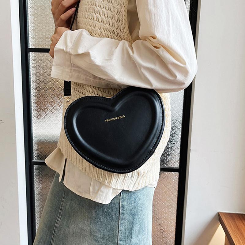 Лидер продаж, сумки через плечо в форме сердца для женщин, однотонные сумки на ремне из искусственной кожи, модные сумки