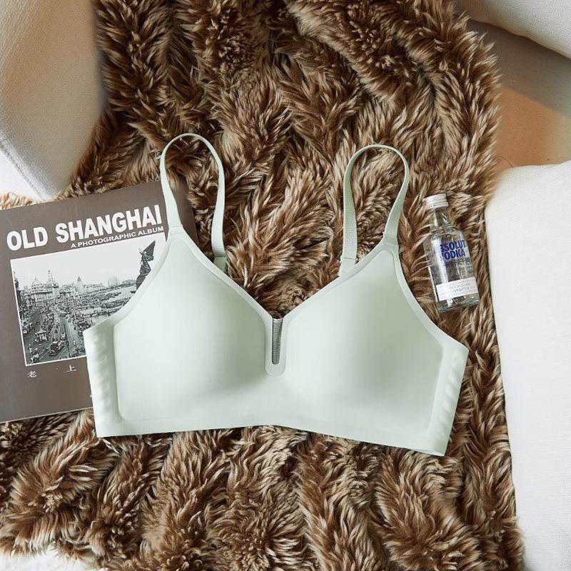 Traceless underwear, women's small breasts gather, big breasts show small, thin anti-sagging latex bra, fixed cup, no steel ring bra.