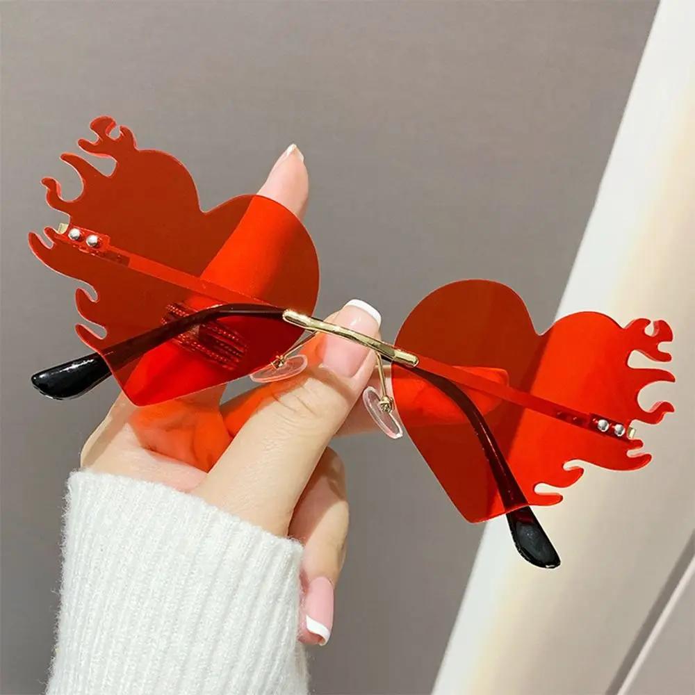 New Fashion Rimless Sunglasses Flame Unique Big Love Heart Eyewear Luxury Brand Designer Vintage Sun Glasses Shades UV400