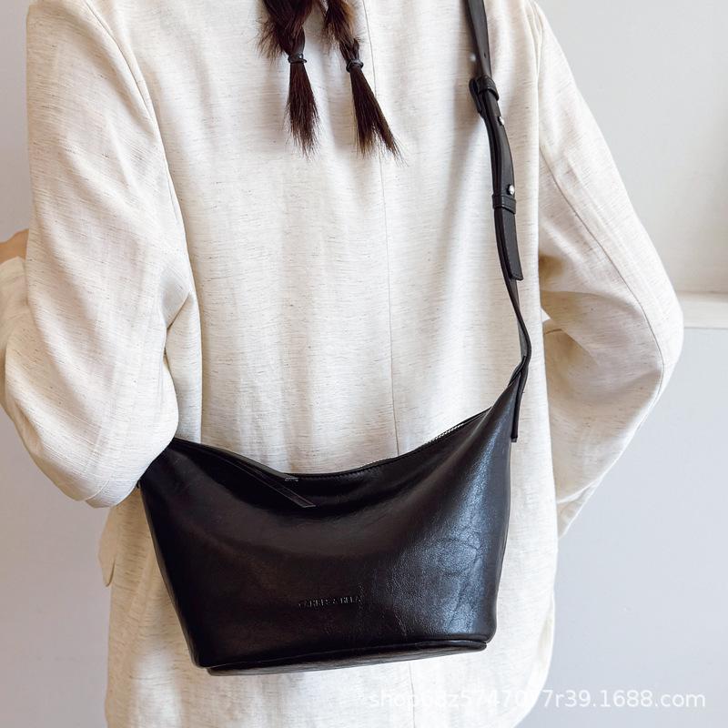 2025 Casual Large Capacity Underarm Bag New Lightweight Simple Crossbody Bag Fashionable Commuter Shoulder Tote Bag