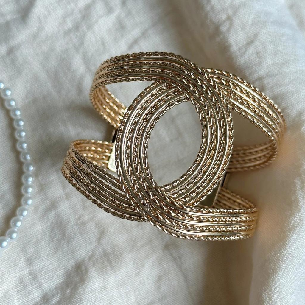 Metal Hollow Bracelet European and American Style Arm Ring Geometric Exaggerated Design Jewelry Fashion Simple Versatile Accessories