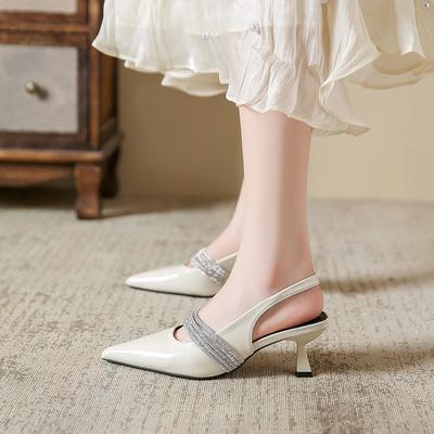 2024 Летние женские туфли на высоком каблуке с острым носком и неглубокой горловиной, модные однотонные женские босоножки Baotou с пряжкой в одну линию