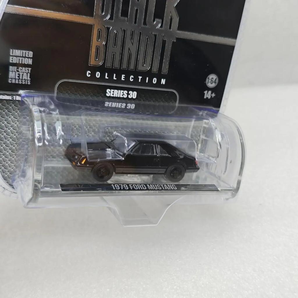 Зеленый свет 1:64 1979 Ford Mustang Fox 28170-F Высокодетализированная модель автомобиля из сплава Мини-игрушка Коллекция Подарок