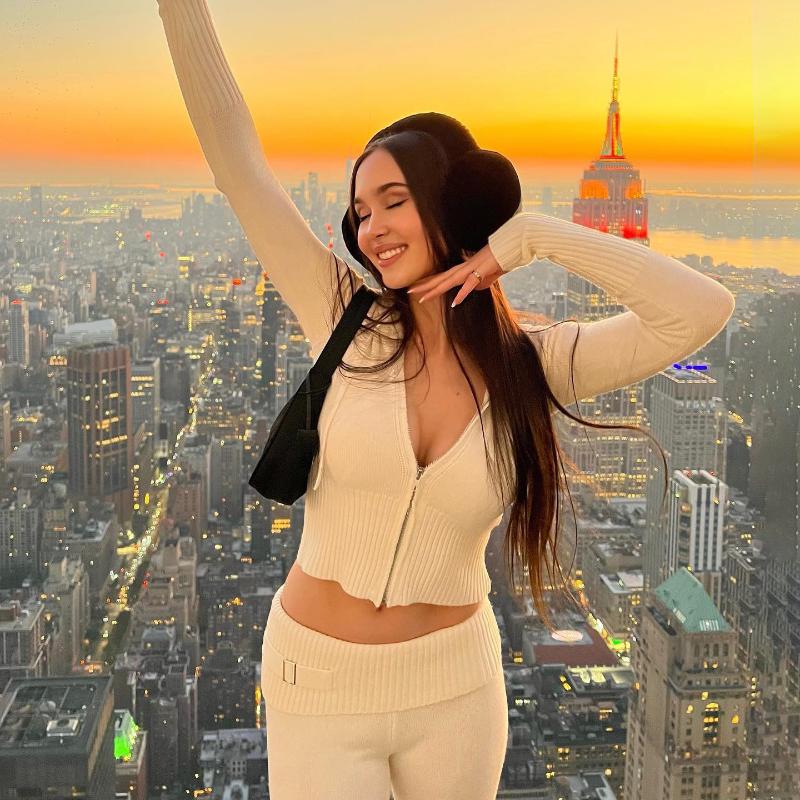 Женский трикотажный свитер с длинным рукавом и капюшоном на молнии, комплект из 2 предметов, спортивный костюм, укороченный топ, расклешенные брюки, подходящий по размеру костюм