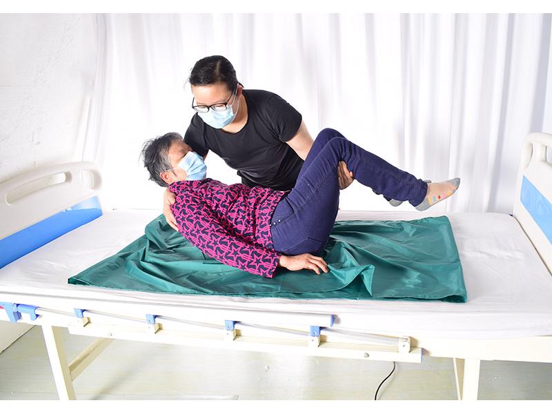 Adjustable Sliding Cloth Sheet: Effortlessly Assist Bedridden Elderly with Transfers and Movements.