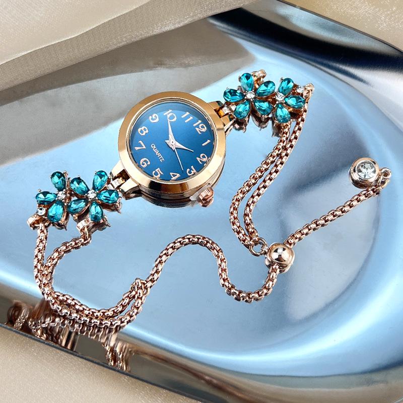 Women's Fashion Pull-Out Bracelet Watch with Diamond-Encrusted Flower Design