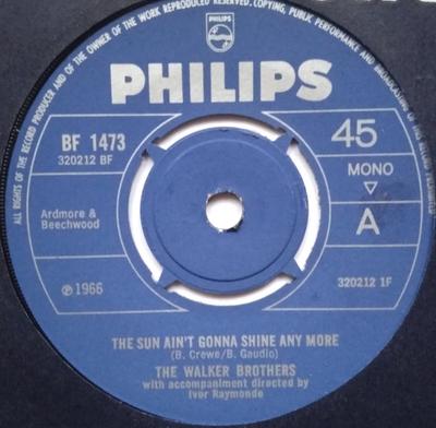 7-дюймовая пластинка WALKER BROTHERS - The Sun Ain't Gonna Shine Any More BF1473 Philips 1966 UK Рок Б/У