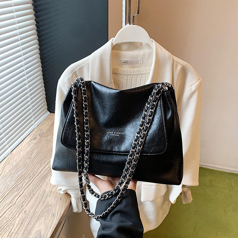 Ретро сумка женская большой вместимости 2025 новая осень и зима универсальная простая цепочка на плечо сумка-тоут для通勤