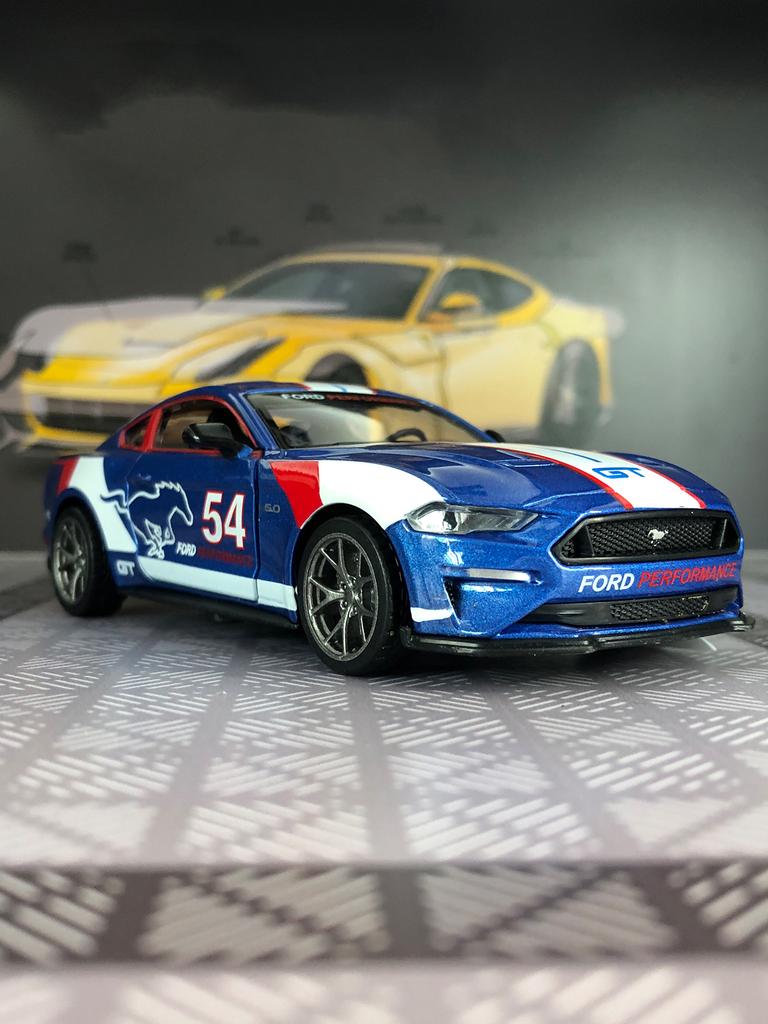 LLI6 CCA 1:34 симуляция сплав цинка Ford Mustang GT 2018 модель автомобиля, статический орнамент, металлический коллекционный подарочный автомобиль