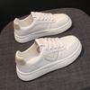 Маленькие белые туфли женские 2025 весна и осень новые популярные универсальные кожаные легкие нескользящие на плоской подошве спортивные студенческие кеды для скейтборда женские