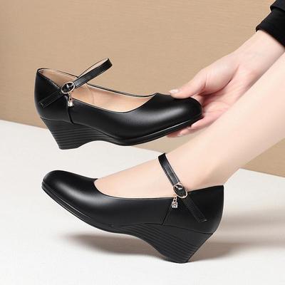 Женские черные рабочие туфли на танкетке: Мягкая кожа, нескользящая, удобная для длительного использования