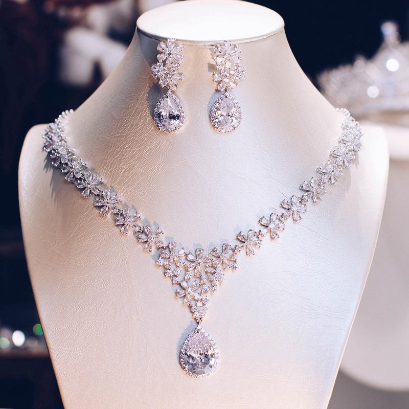 2Pcs Imitation Moissanite Diamond Jewelry Set New Weeding Luxury Flower Pendant Necklace Female Earrings Set Gift To Woman