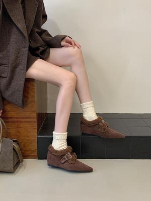 2025 новая зимняя замшевая обувь на танкетке с острым носом и ремешком с пряжкой для женщин