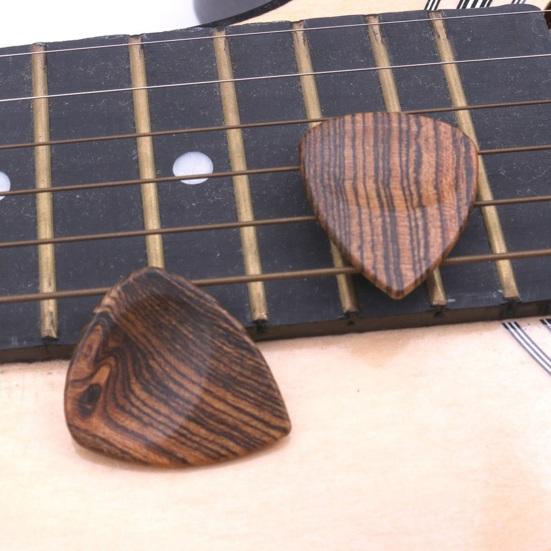 Wooden Guitar Pick Smooth Surface Burr-Free Compact Size Portable Handcrafted Guitar Pick Accessories