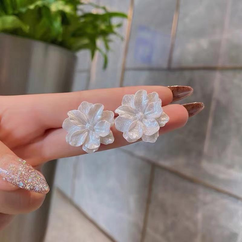 Big White Camellia Flower Stud Earring for Female Simple Sweet Acrylic Resin Ear Jewelry Wedding Best Friend Christmas Gift